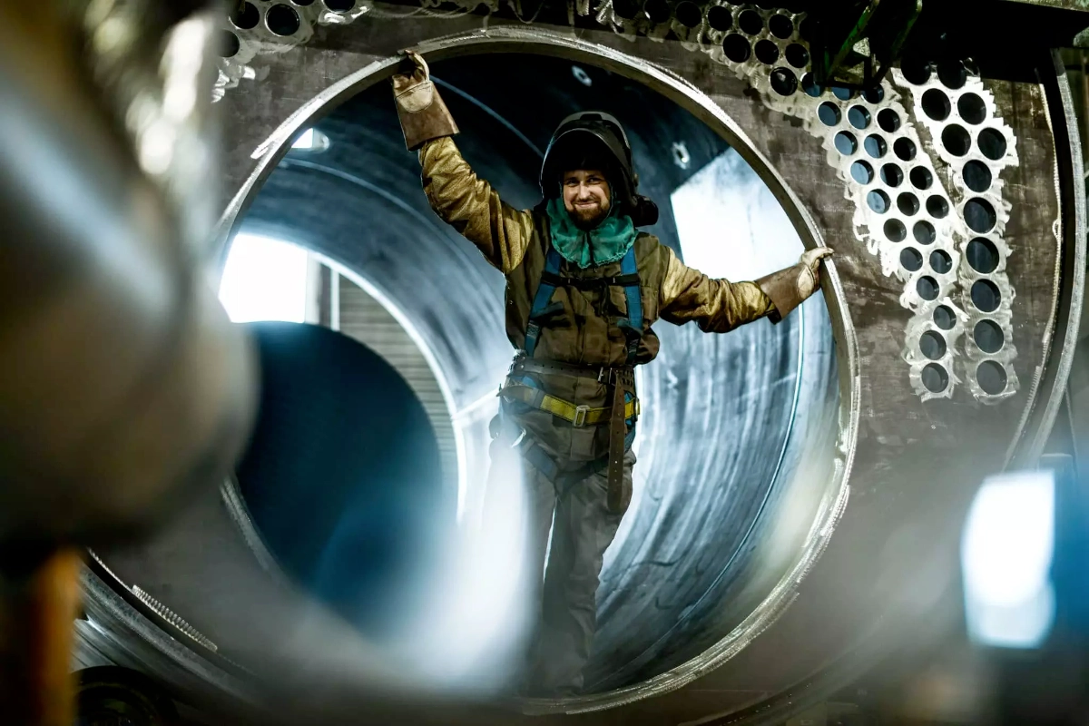 série photographique : les portraits industriels en usine pour ait-stein group, réalisée par le photographe patrick sordoillet en 2011